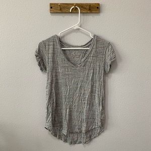 💙2/$17 AE SOFT GREY TOP